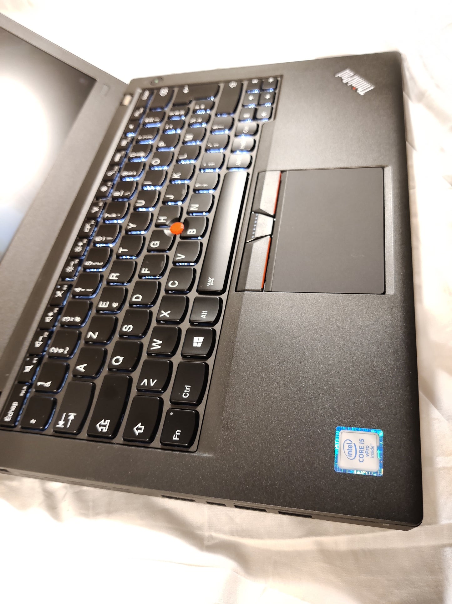 LENOVO ThinkPad X260 CORE I5-6300U Vpro RAM 8 GO ,SSD 240 GO, FULL HD, rétro éclairé