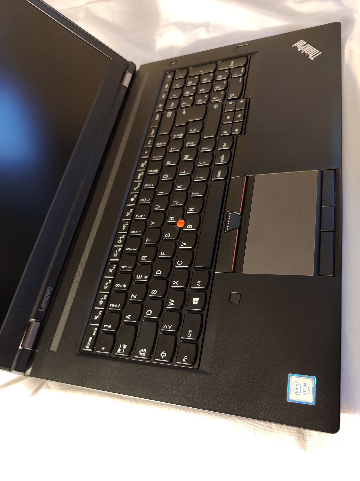 GAMER PRO LENOVO Thinkpad P70 Xeon E3-1505M , 17" , SSD 512 GO, 1 TO HDD , RAM 64GO. Double cartes graphiques, FHD, W11